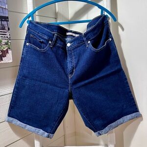 Levi's Classic Bermuda Shorts Denim Style